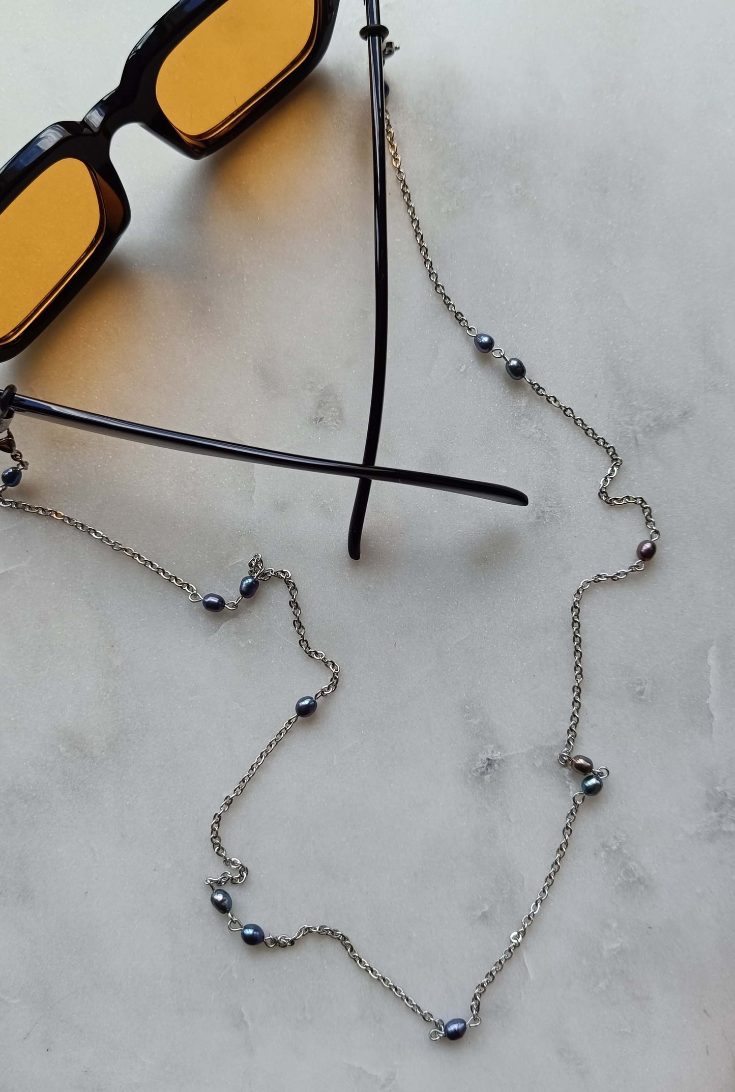 Elegant Pearl Eyewear Chain