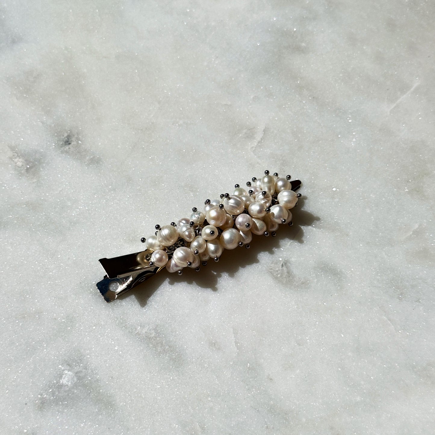 Luminous Pearl Cluster Hairpin