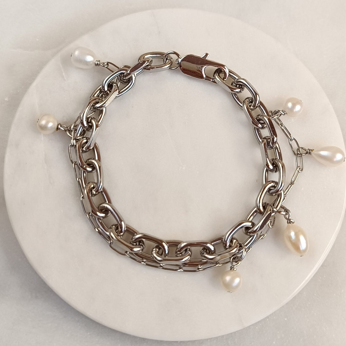 Modern Elegance Pearl Bracelet