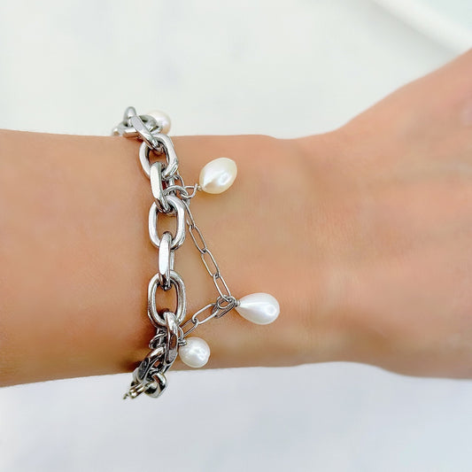 Modern Elegance Pearl Bracelet