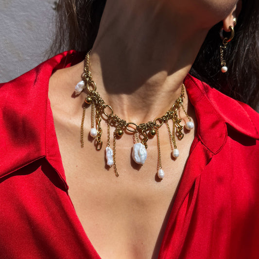 Necklace In Gold With Fringe Of Chains And Pearls