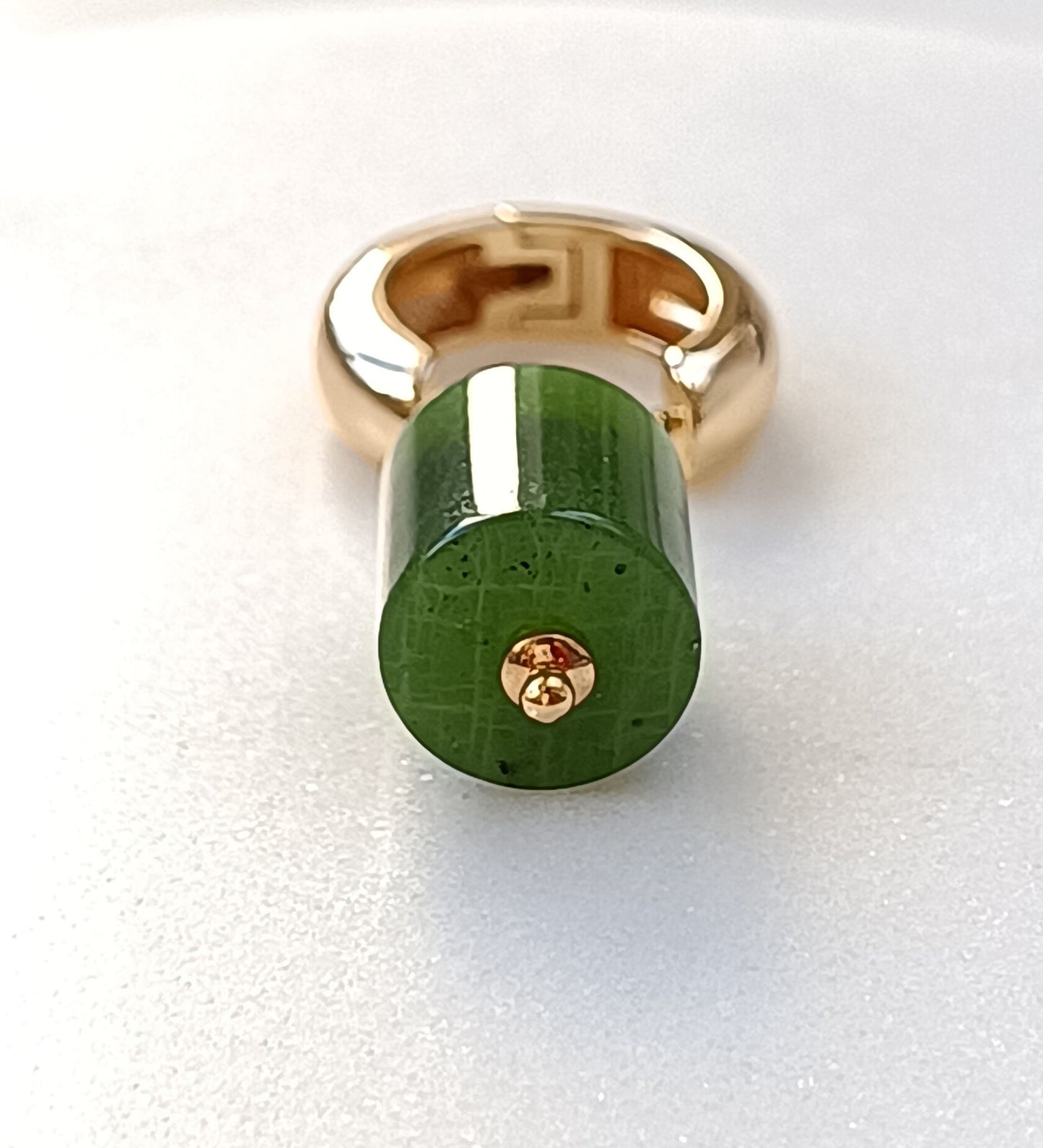 Nefrite Pillar of Serenity Charm