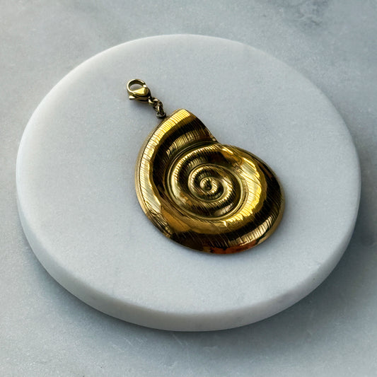 Pendant With Carabiner - Gold Shell Round