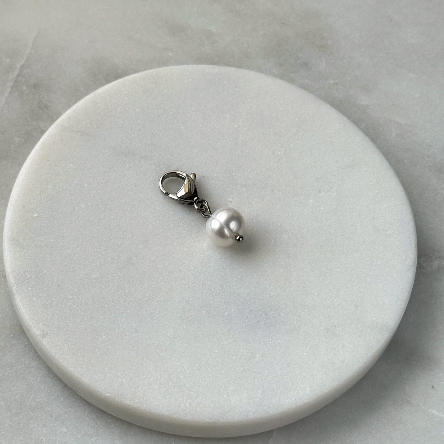 White Round Pearl Silver Carabiner