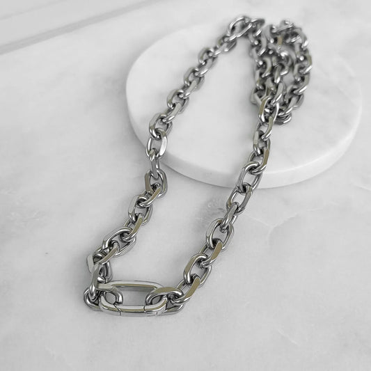 Chain Reaction: Essential Fashion Chain Styling Tips