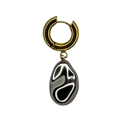 A Bicolor Single Earring With A Silver Pearl Pendant