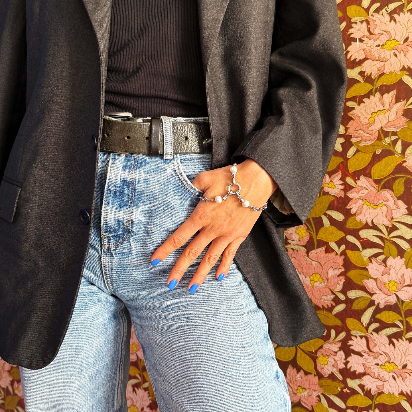 Finger Bracelet With Pearls