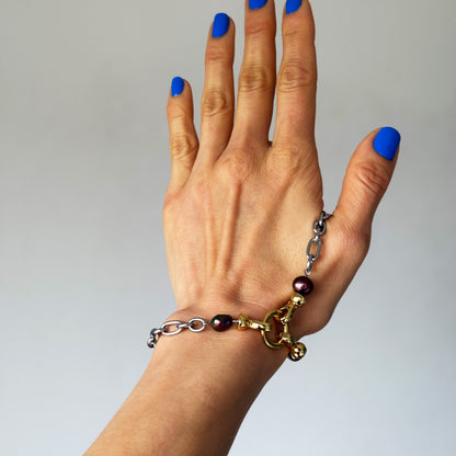 Finger Bracelet With Pearls