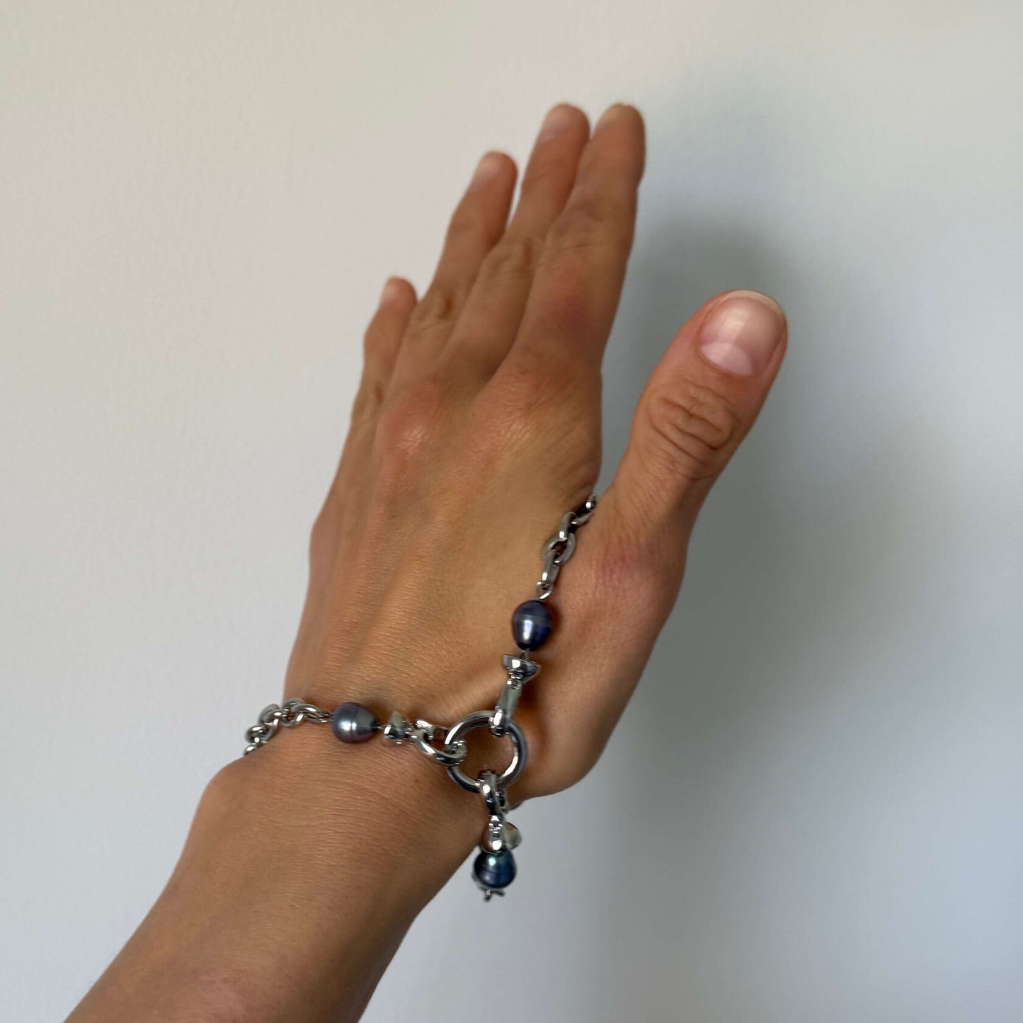 Finger Bracelet With Pearls
