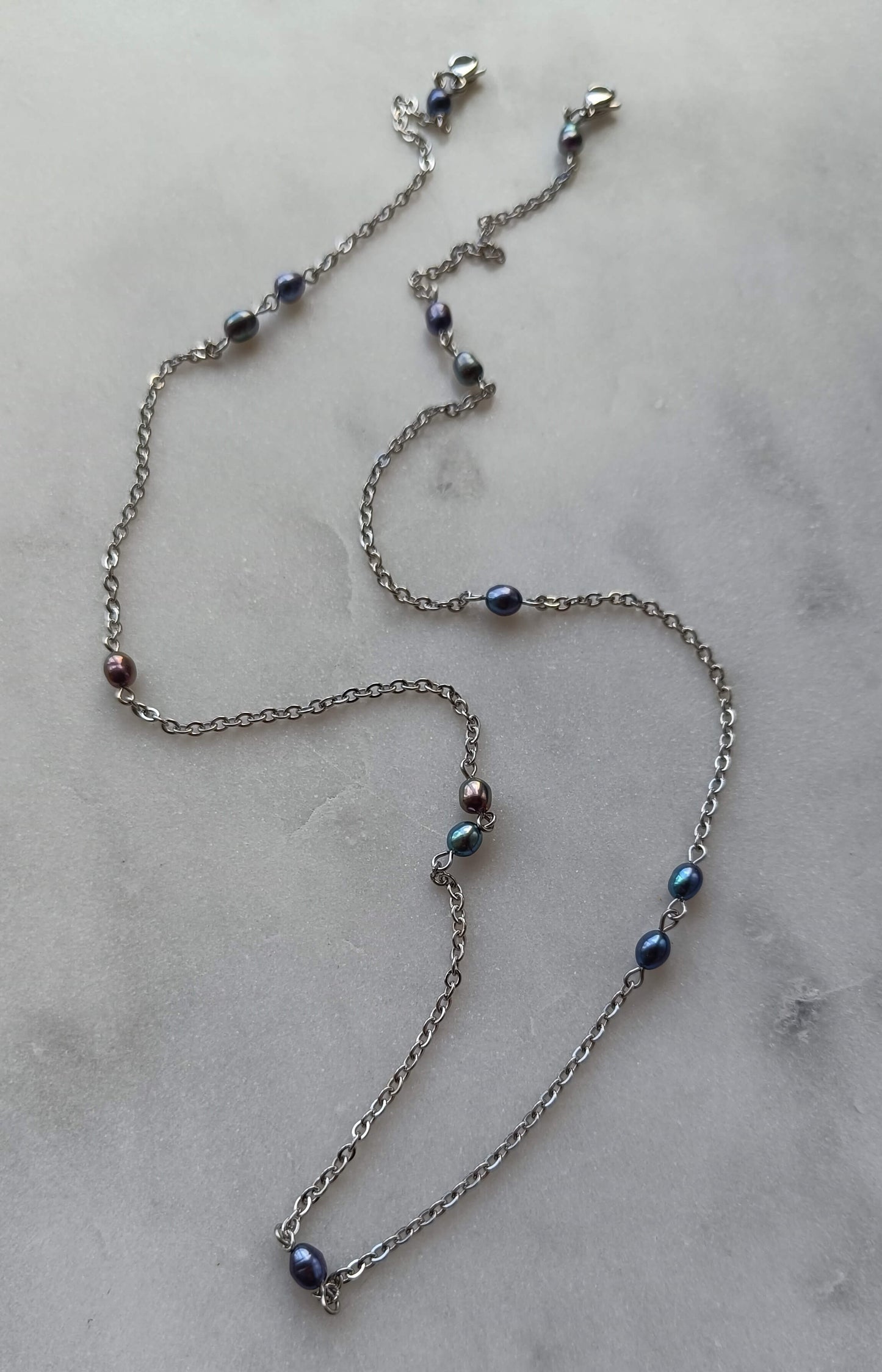 Elegant Pearl Eyewear Chain