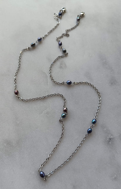 Elegant Pearl Eyewear Chain