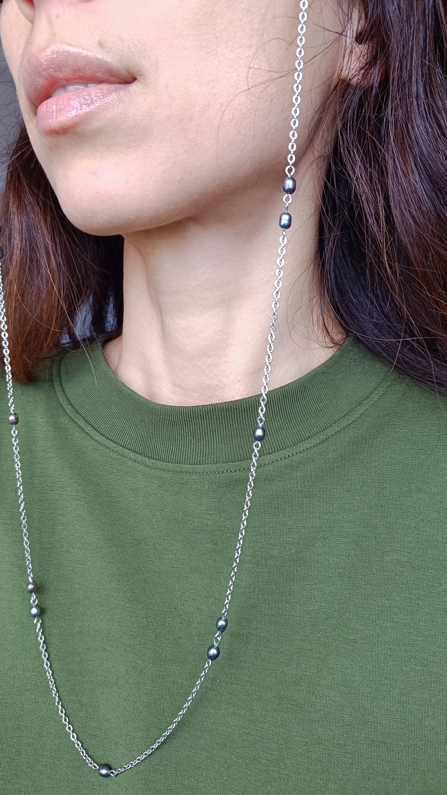 Elegant Pearl Eyewear Chain