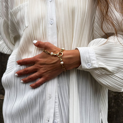 Finger Bracelet With Pearls - Silver and Blue