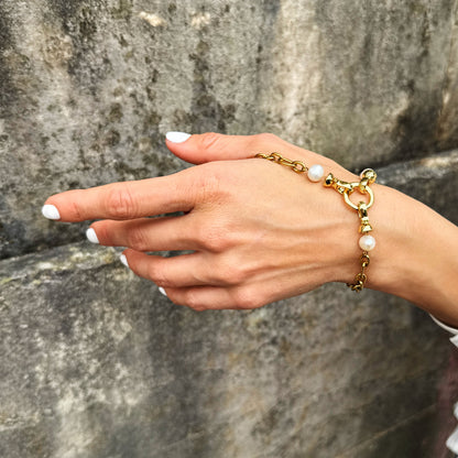 Finger Bracelet With Pearls - Silver and Blue