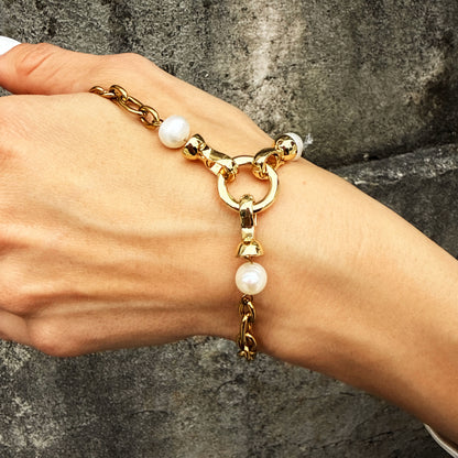 Finger Bracelet With Pearls - Silver and Blue