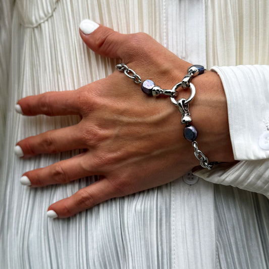 Finger Bracelet With Pearls - Silver and Blue