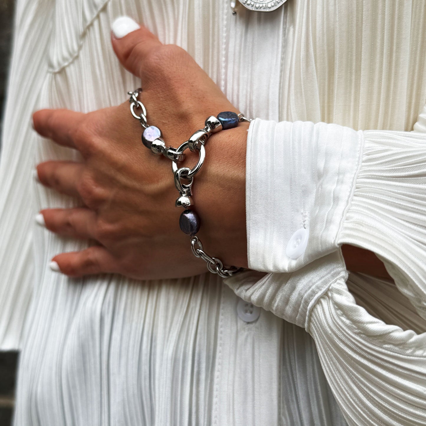 Finger Bracelet With Pearls - Silver and Blue