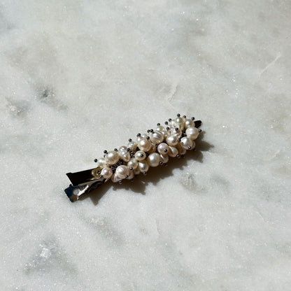 Luminous Pearl Cluster Hairpin