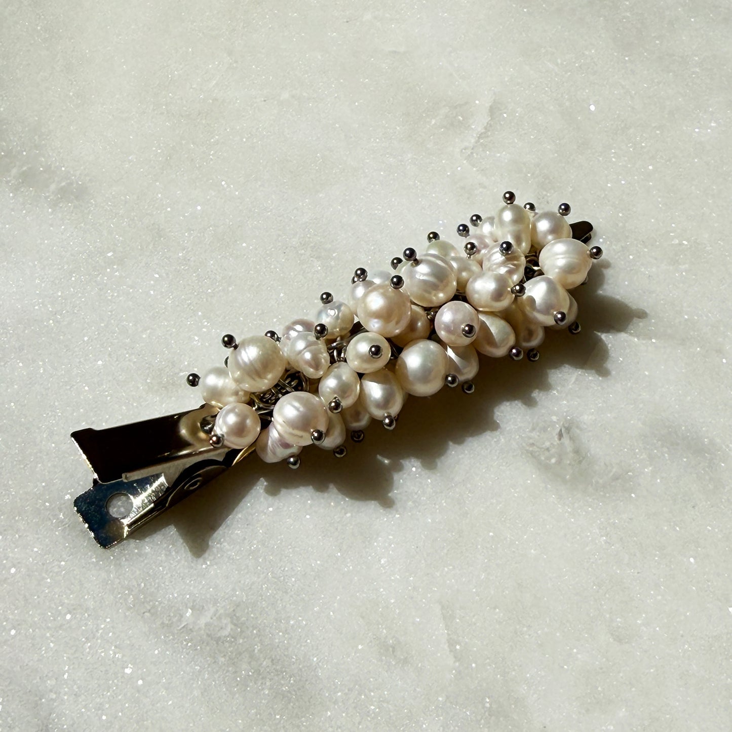 Luminous Pearl Cluster Hairpin