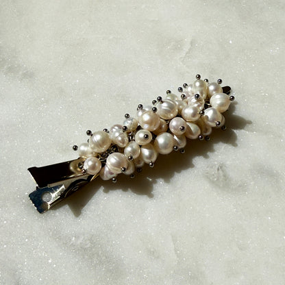 Luminous Pearl Cluster Hairpin