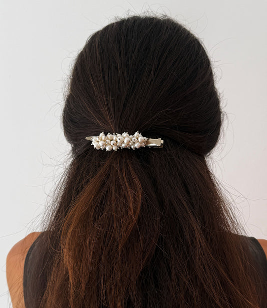 Luminous Pearl Cluster Hairpin