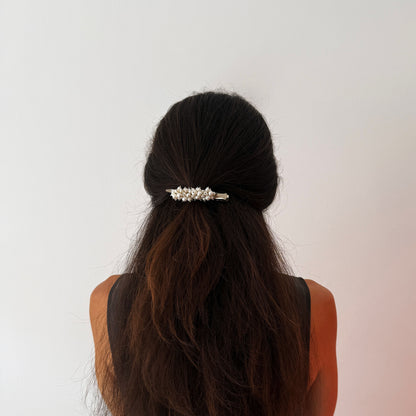 Luminous Pearl Cluster Hairpin
