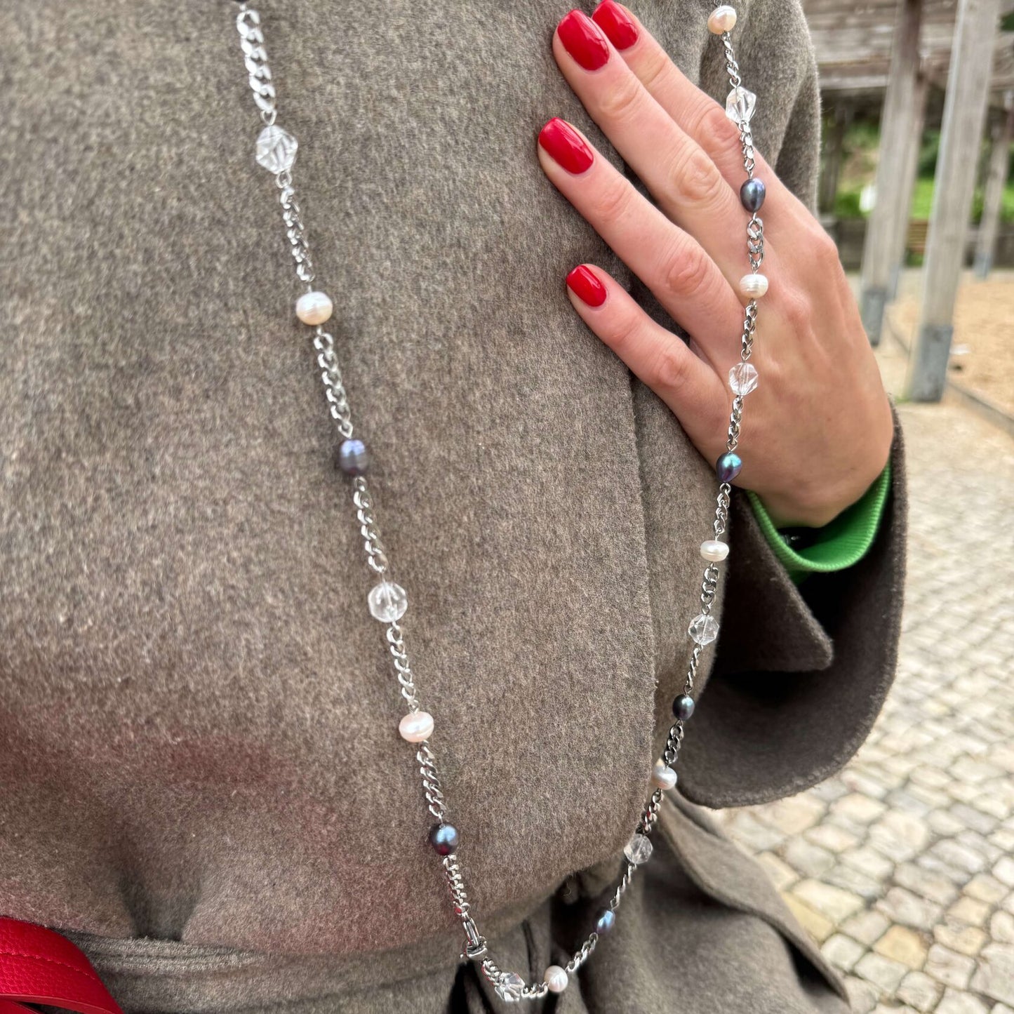 Noir Lumiere Necklace