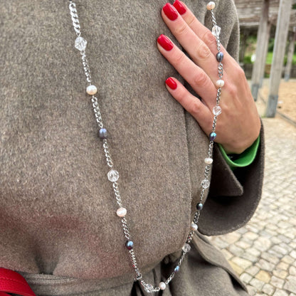 Noir Lumiere Necklace