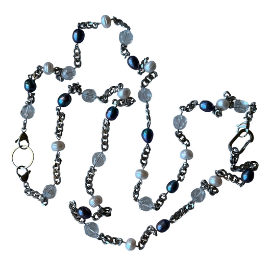 Noir Lumiere Necklace