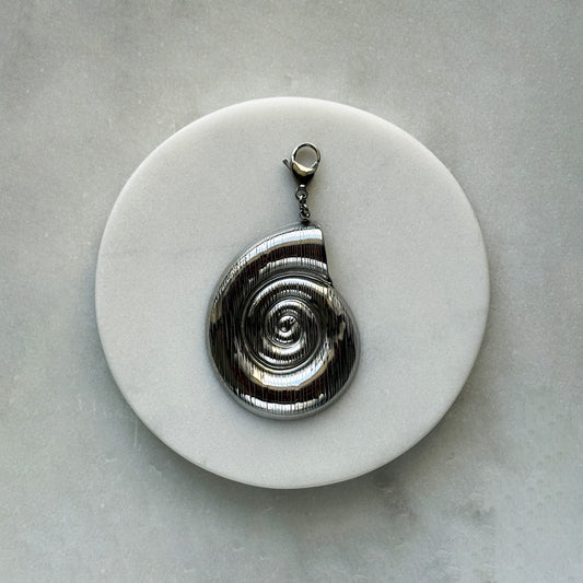 Pendant With Carabiner - Shell Round