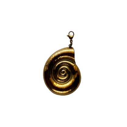 Pendant With Carabiner - Silver Shell Round
