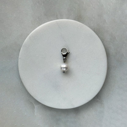 White Round Pearl Silver Carabiner