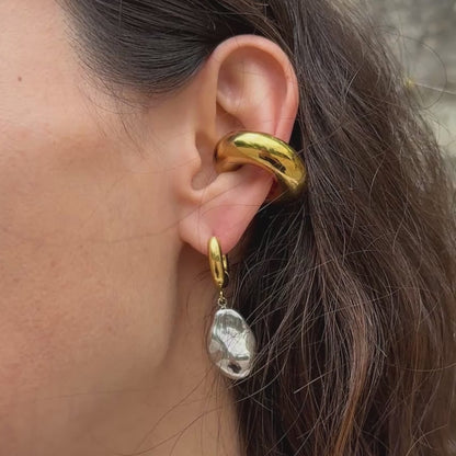 A Bicolor Single Earring With A Silver Pearl Pendant